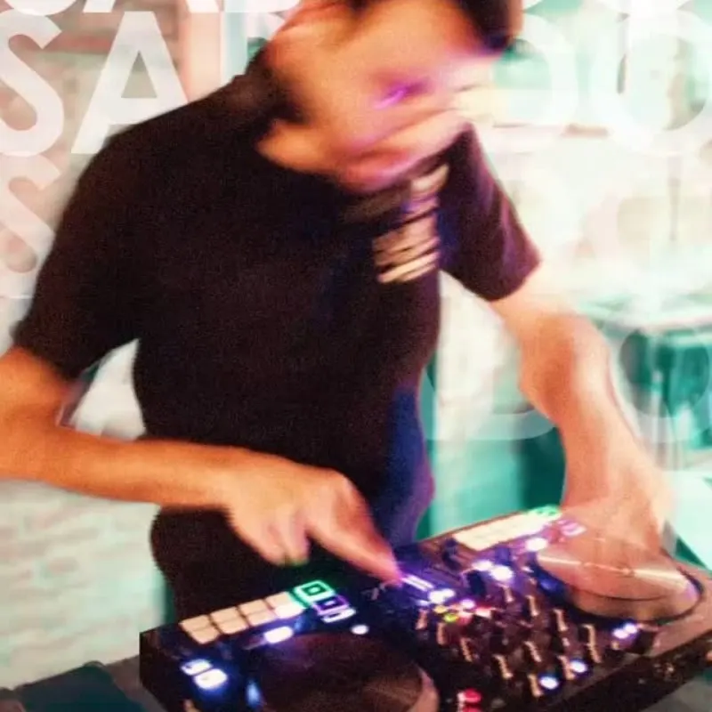 DJ tocando en Coordenada