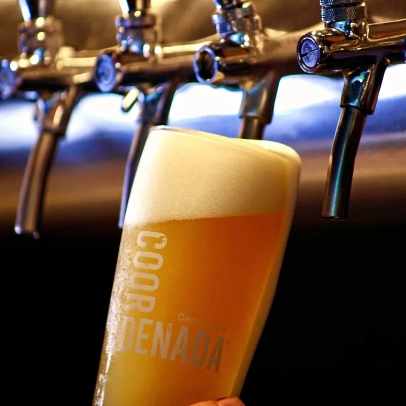 Cerveza Coordenada sirviéndose del tap
